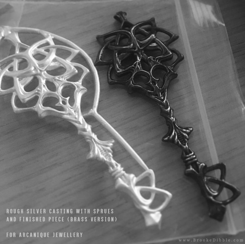 ARCANIQUE jewellery | CLAVIS FORTUNA key pendant | (photograph)